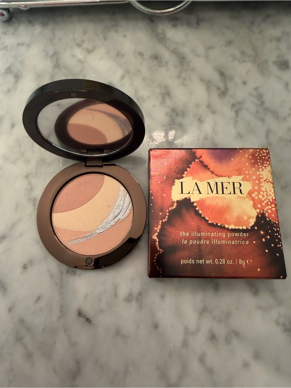 NIB La Mer The Illuminating Powder — Peach, Champagne & Silver Accents